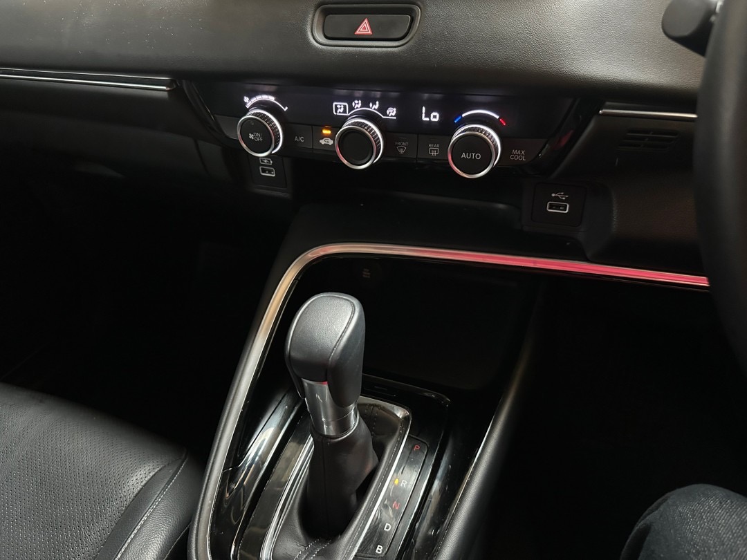2022 Honda HR-V สีขาว (รูปที่ 18)