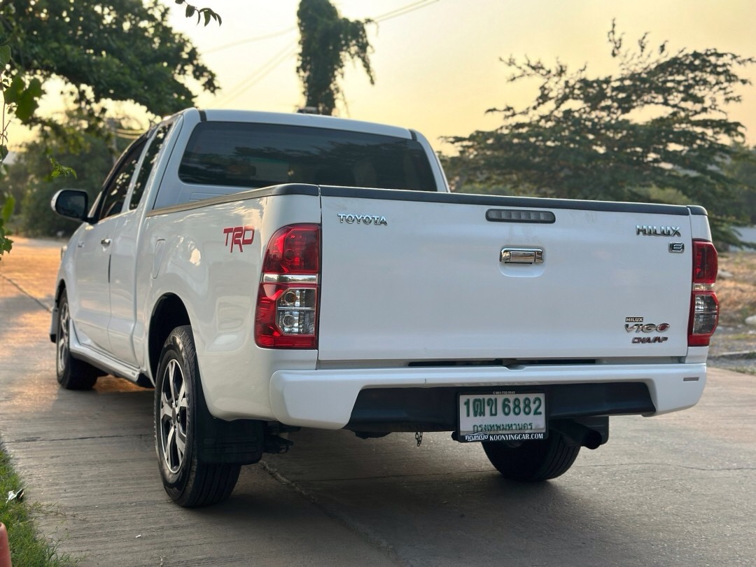 2013 Toyota Hilux Vigo Extra cab สีขาว (รูปที่ 2)