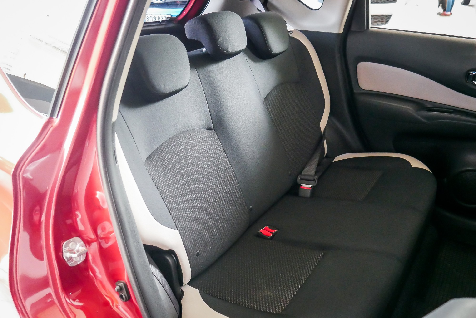 NISSAN NOTE 1.2 V AT สีแดง ปี2017 (รูปที่ 12)