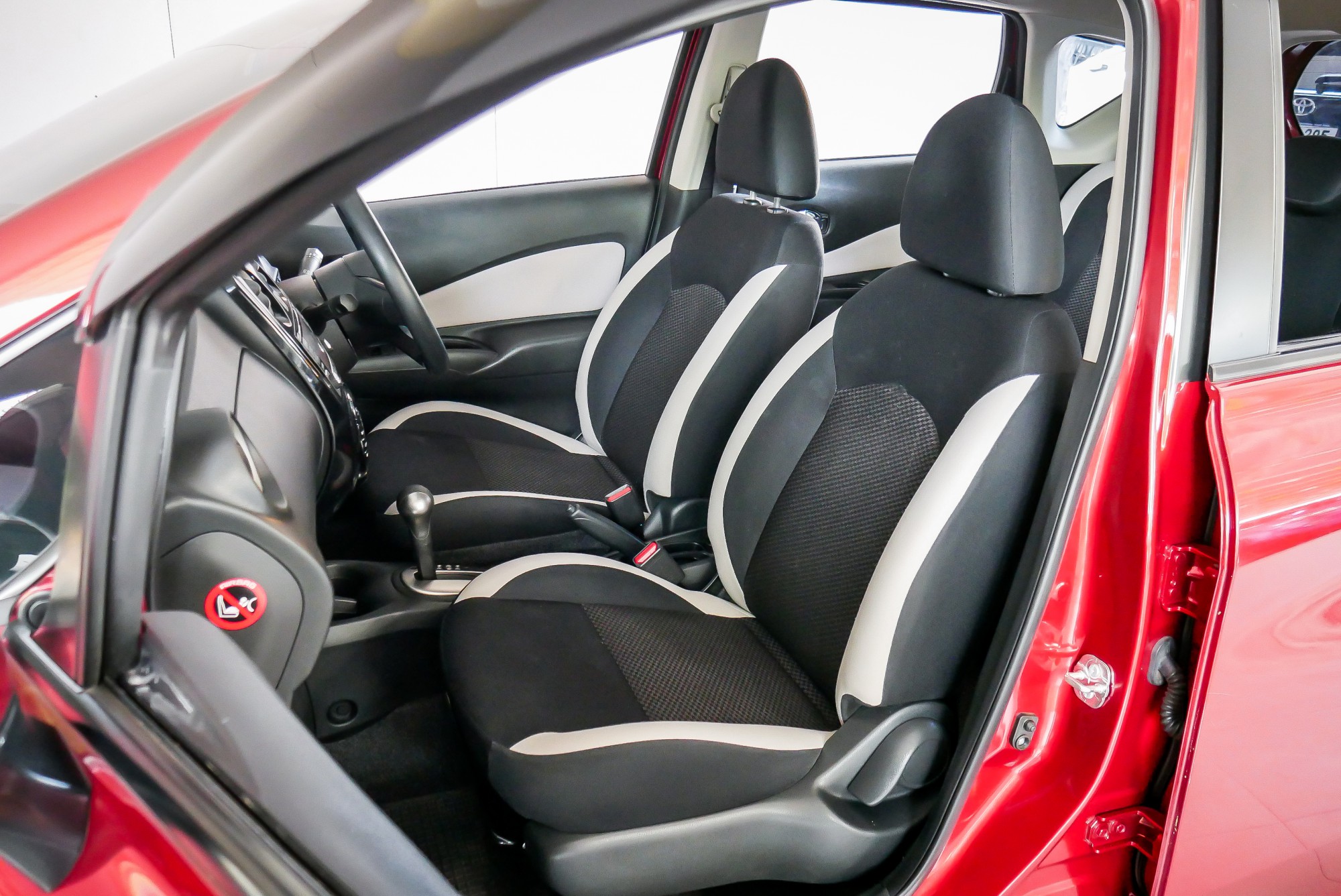 NISSAN NOTE 1.2 V AT สีแดง ปี2017 (รูปที่ 11)