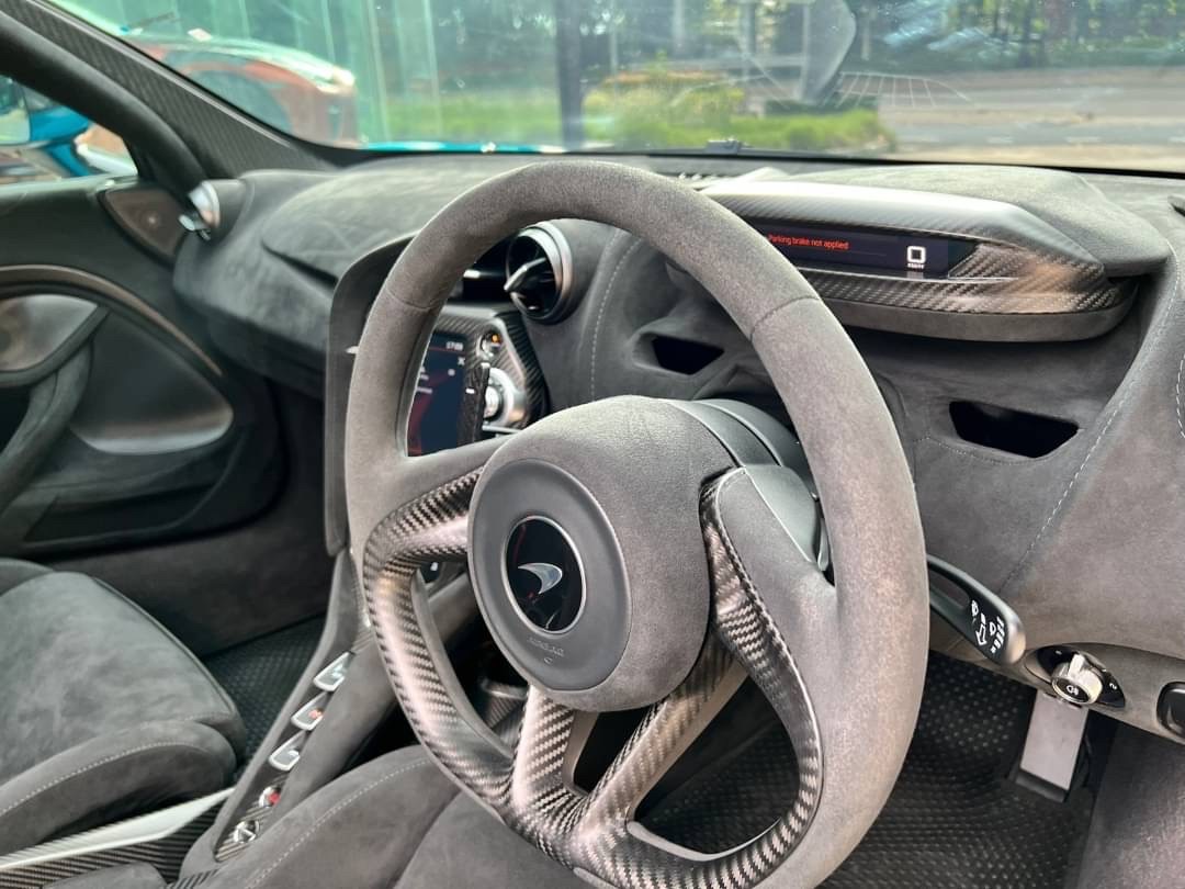 2021 McLaren 765 LT Coupe สีฟ้า (รูปที่ 14)