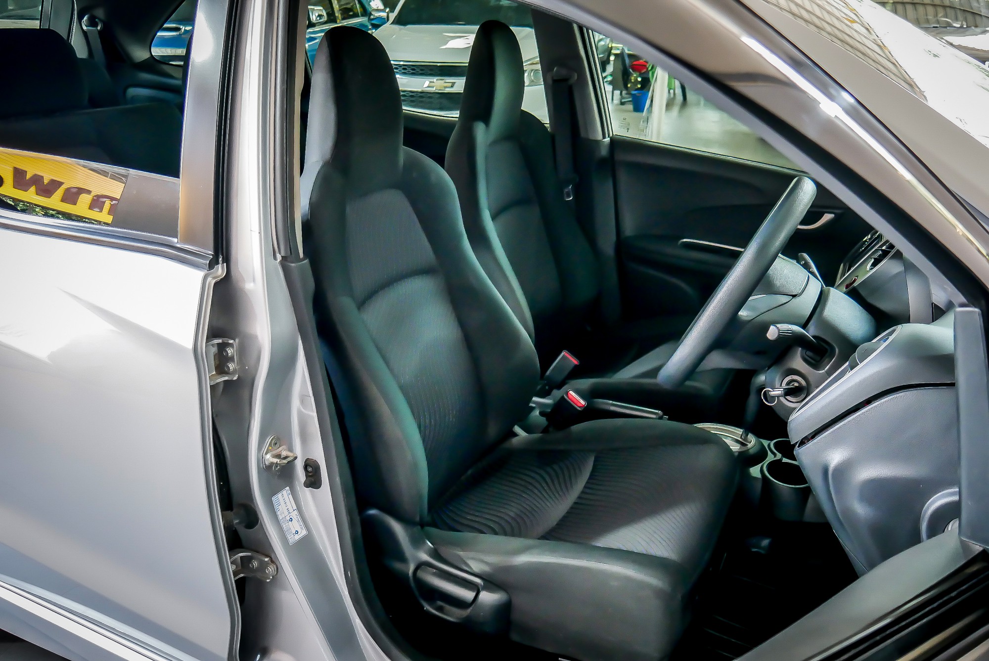 HONDA MOBILIO 1.5 RS AT สีเงิน ปี2015 (รูปที่ 7)