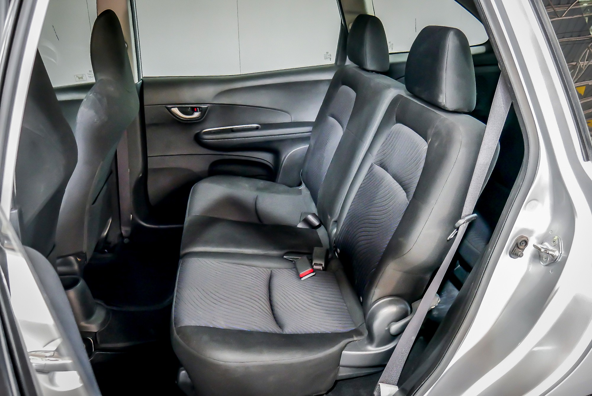 HONDA MOBILIO 1.5 RS AT สีเงิน ปี2015 (รูปที่ 10)