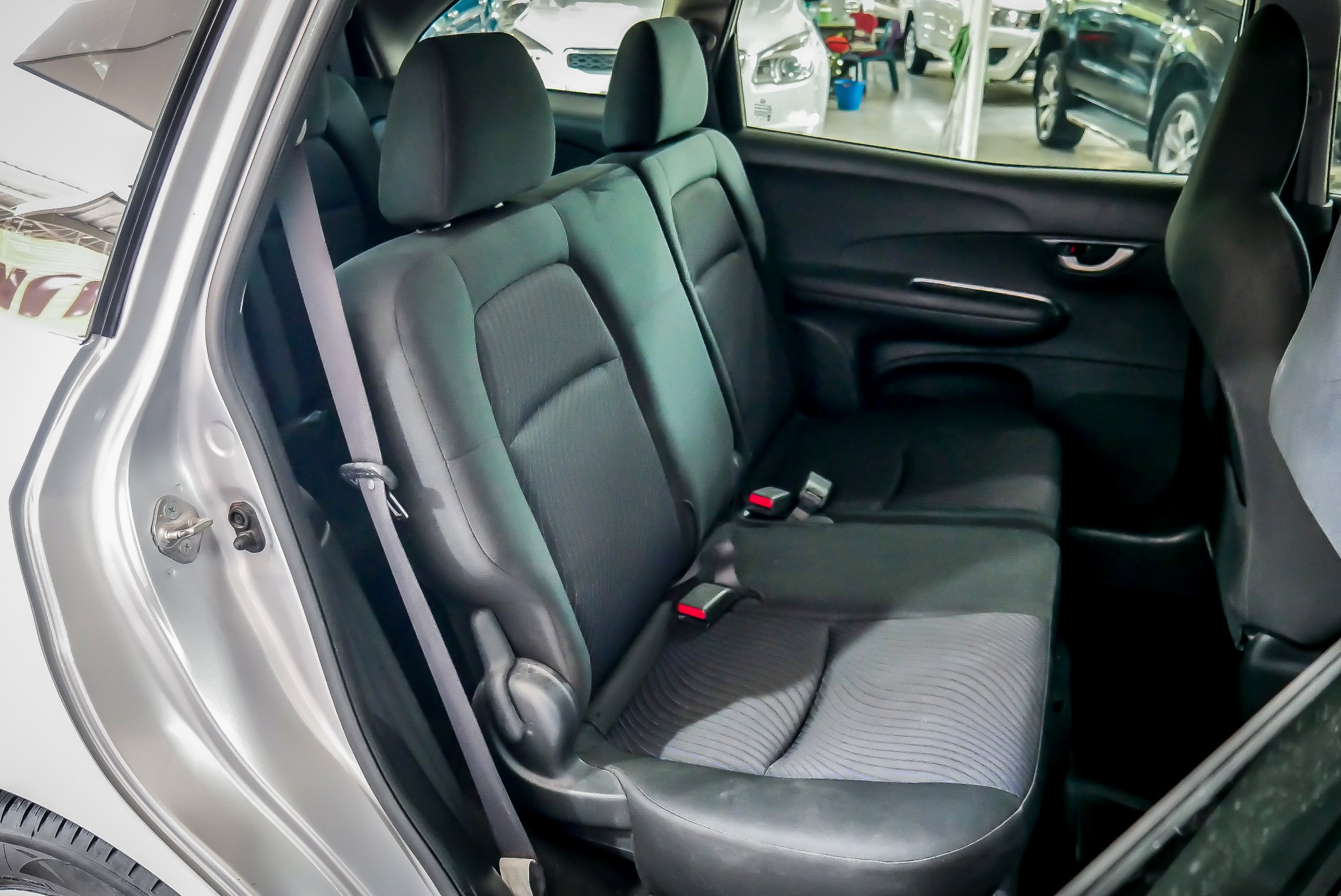 HONDA MOBILIO 1.5 RS AT สีเงิน ปี2015 (รูปที่ 9)
