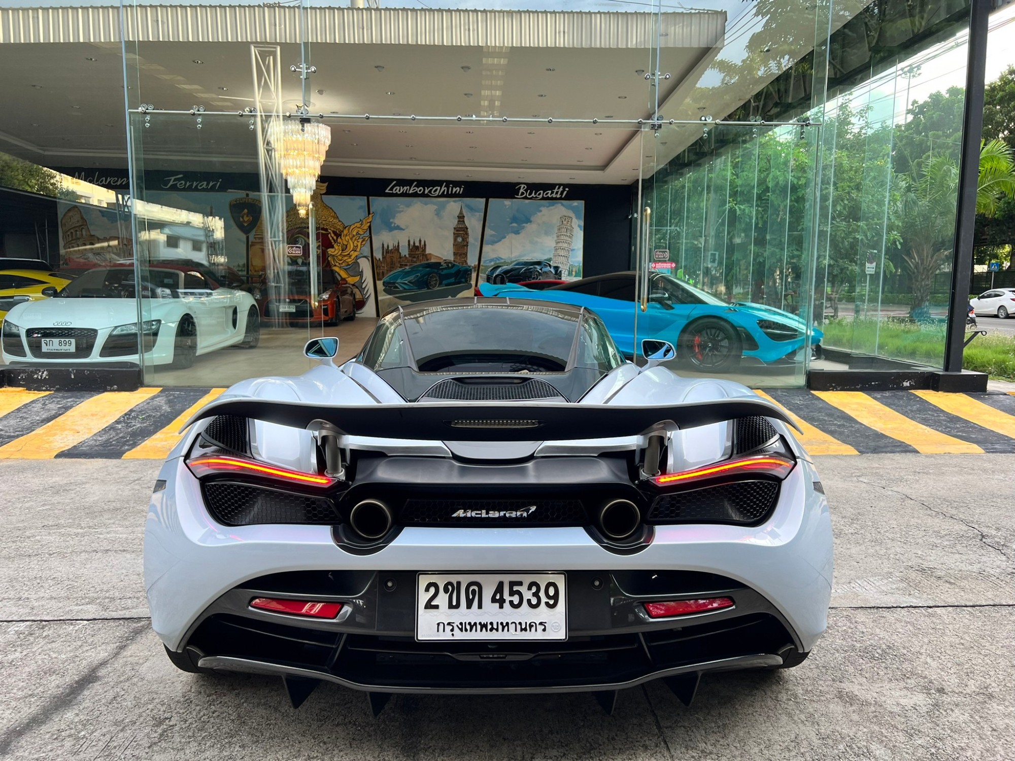 2021 McLaren 720S สีเทา (รูปที่ 5)