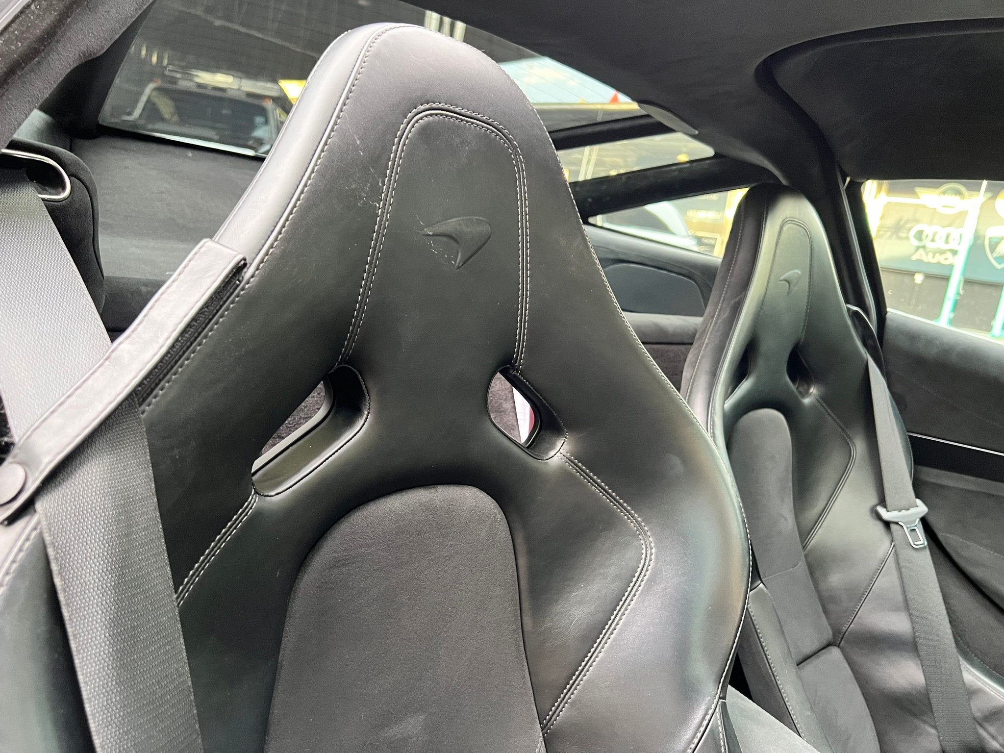 2021 McLaren 720S สีเทา (รูปที่ 11)