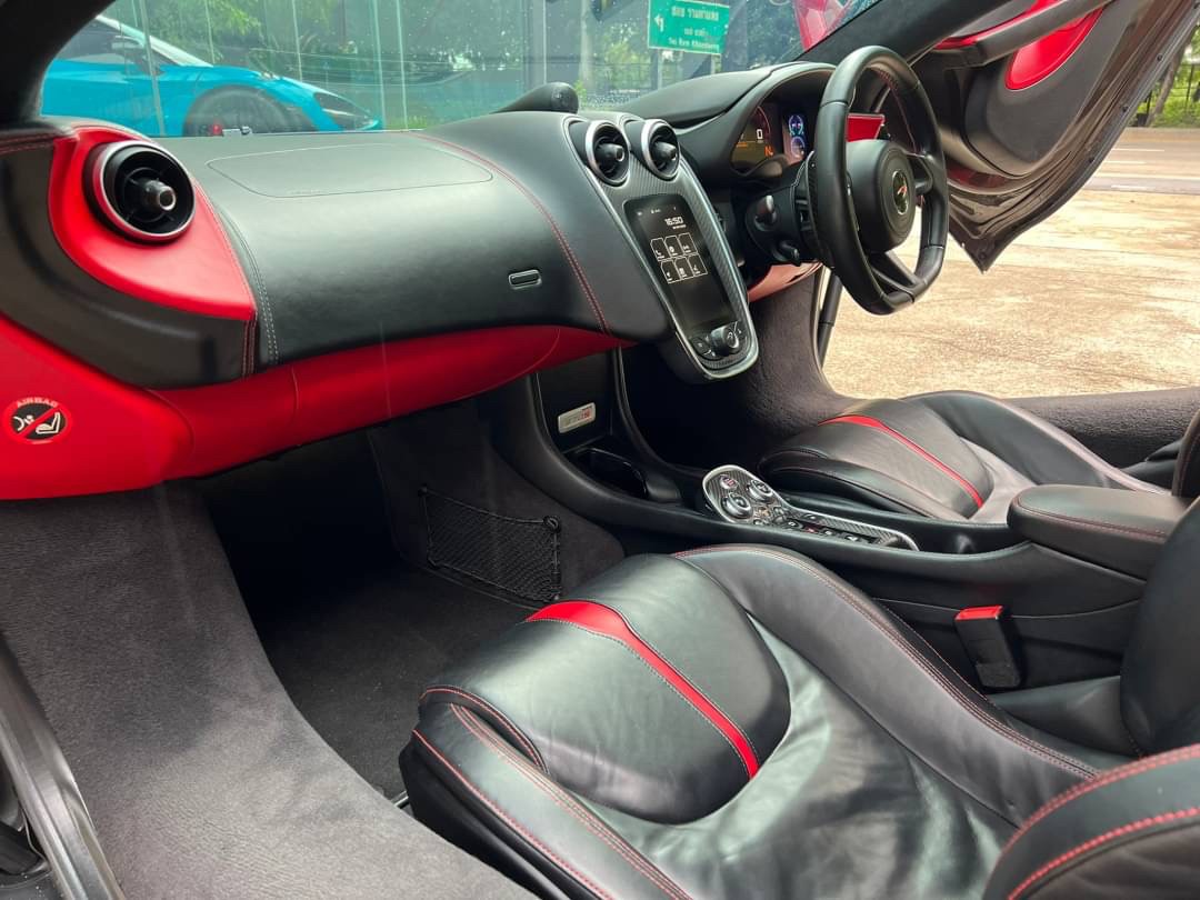 2016 McLaren 570S สีขาว (รูปที่ 9)