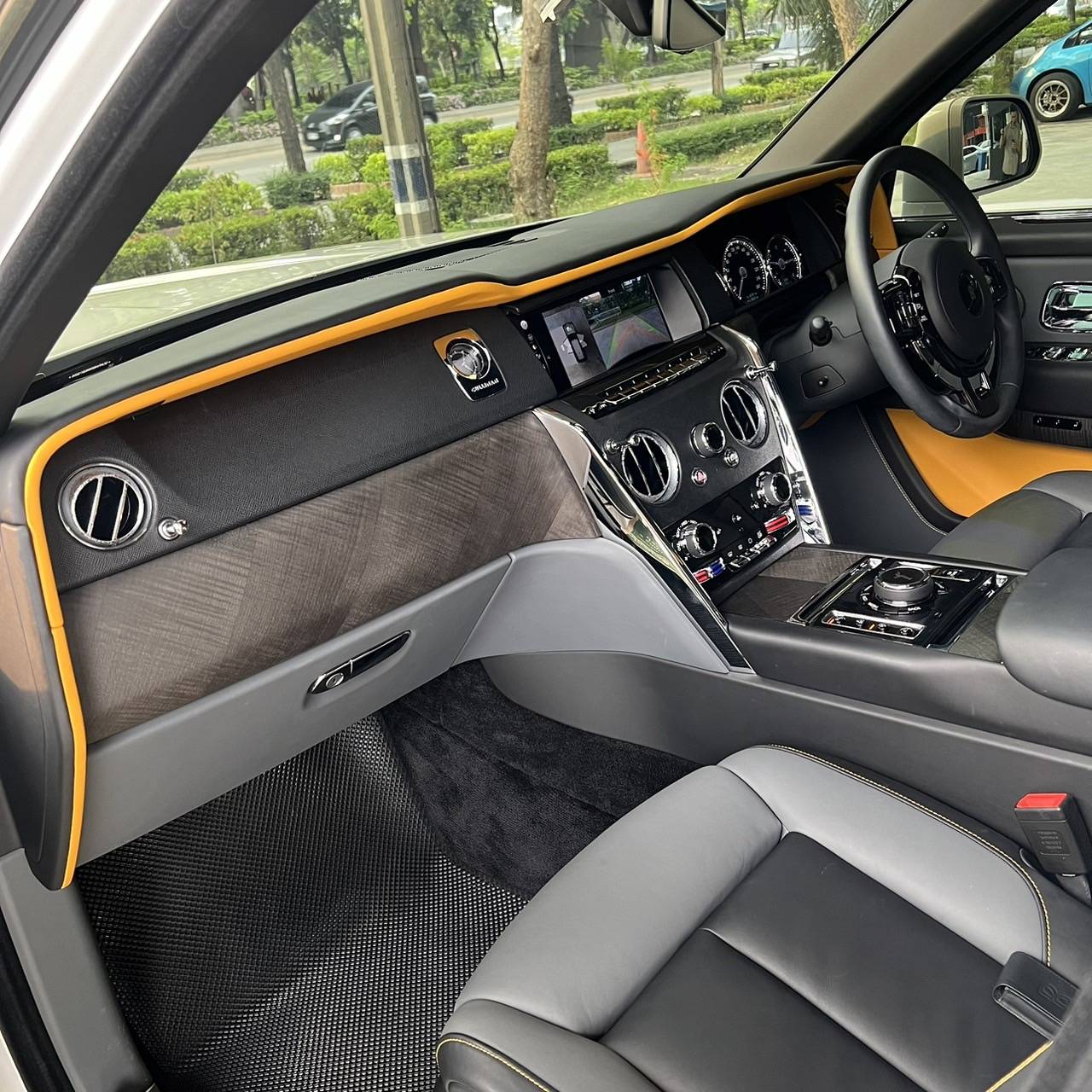 2023 Rolls-Royce Cullinan สีขาว (รูปที่ 27)