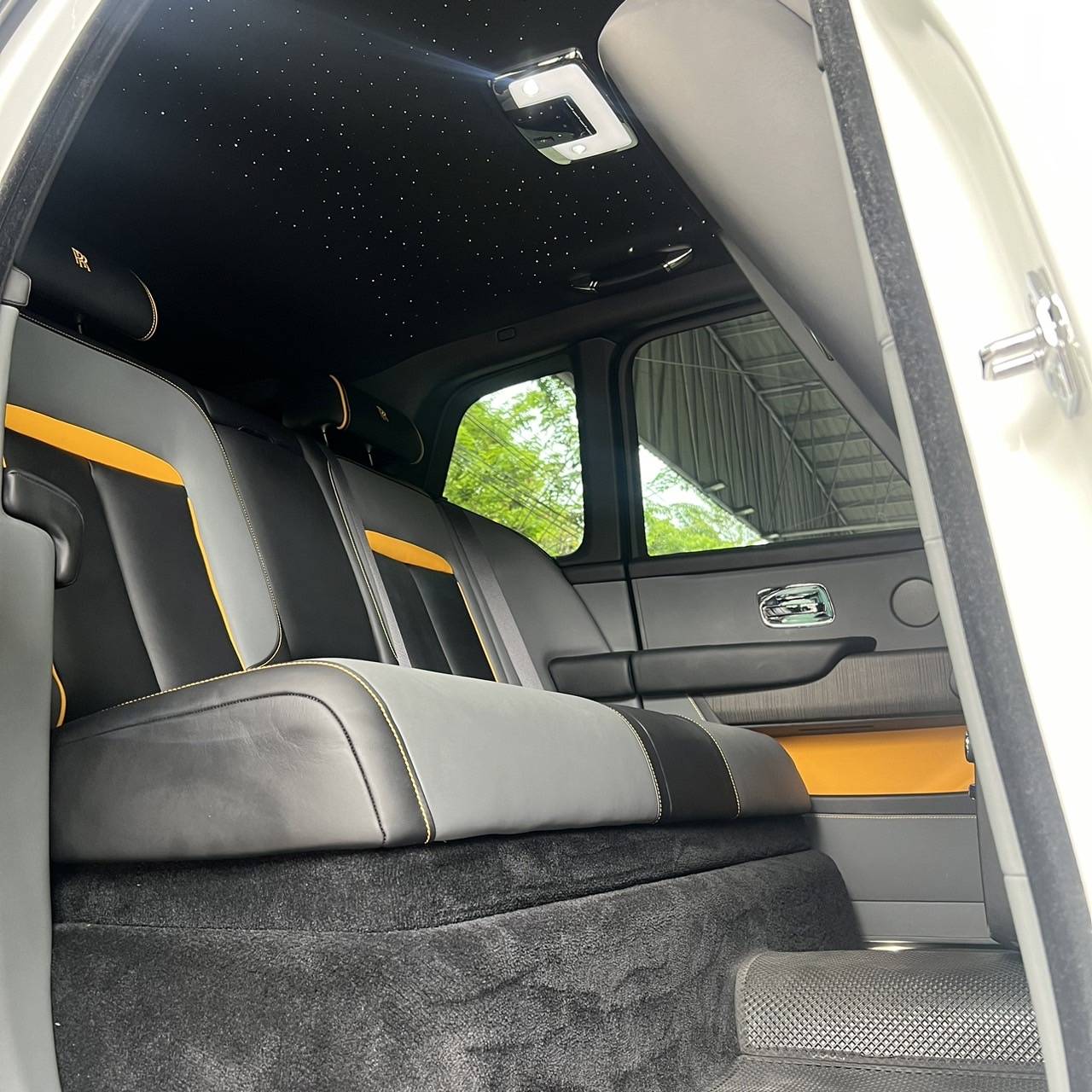 2023 Rolls-Royce Cullinan สีขาว (รูปที่ 20)