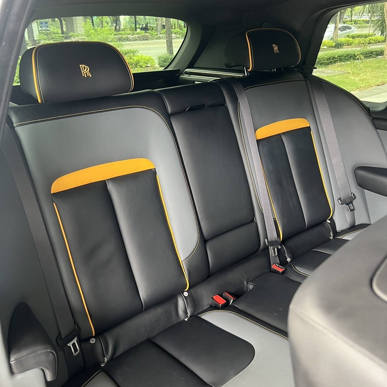 2023 Rolls-Royce Cullinan สีขาว (รูปที่ 18)