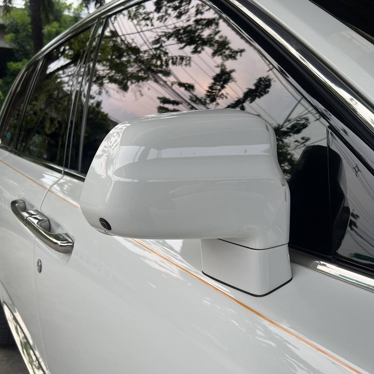2023 Rolls-Royce Cullinan สีขาว (รูปที่ 10)