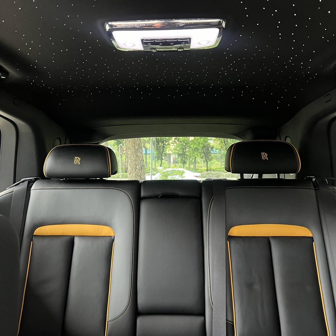 2023 Rolls-Royce Cullinan สีขาว (รูปที่ 19)