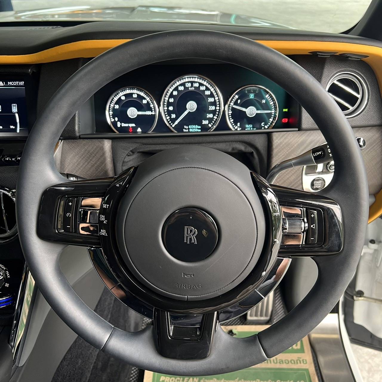 2023 Rolls-Royce Cullinan สีขาว (รูปที่ 12)