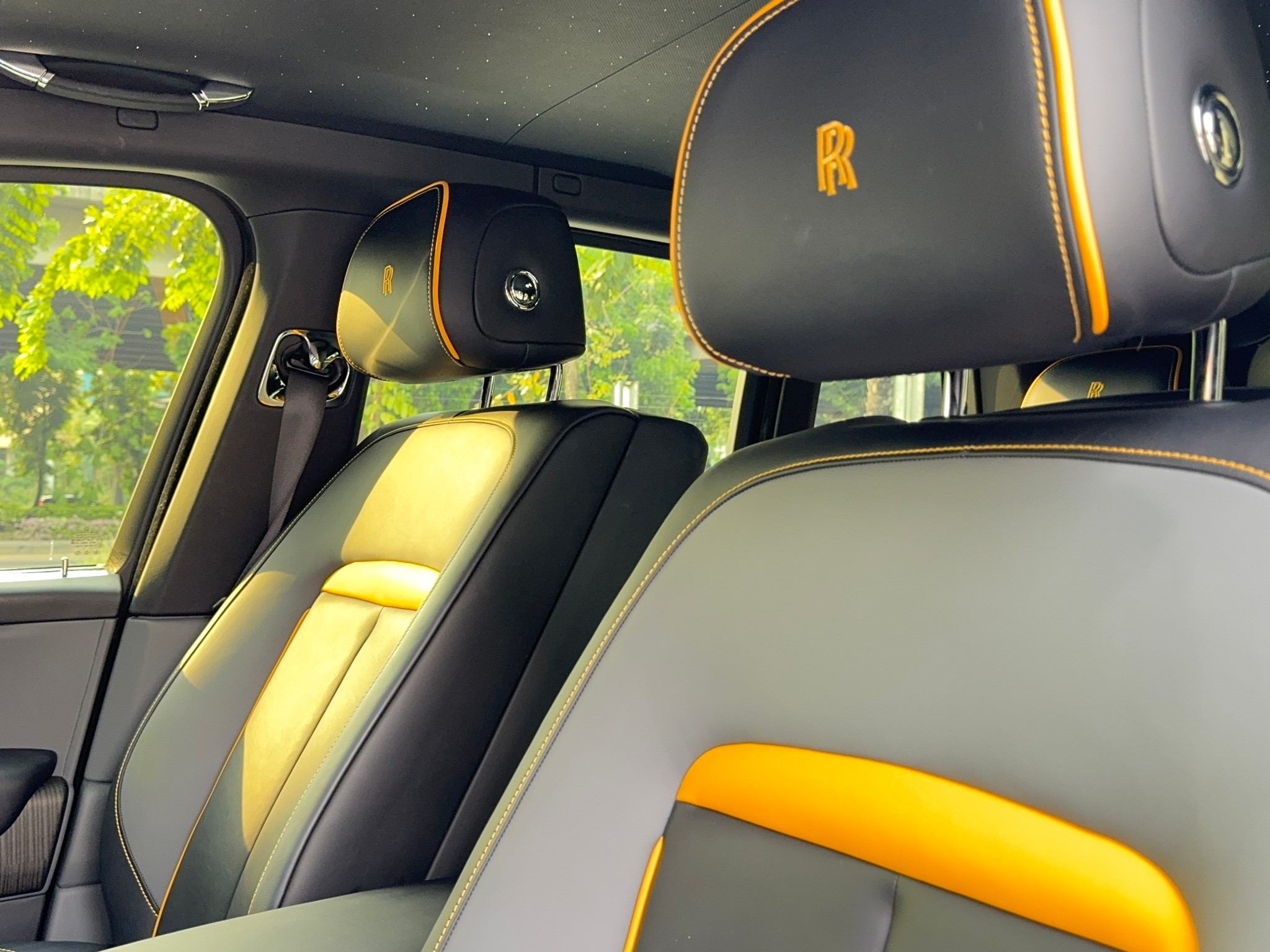 2023 Rolls-Royce Cullinan สีขาว (รูปที่ 17)