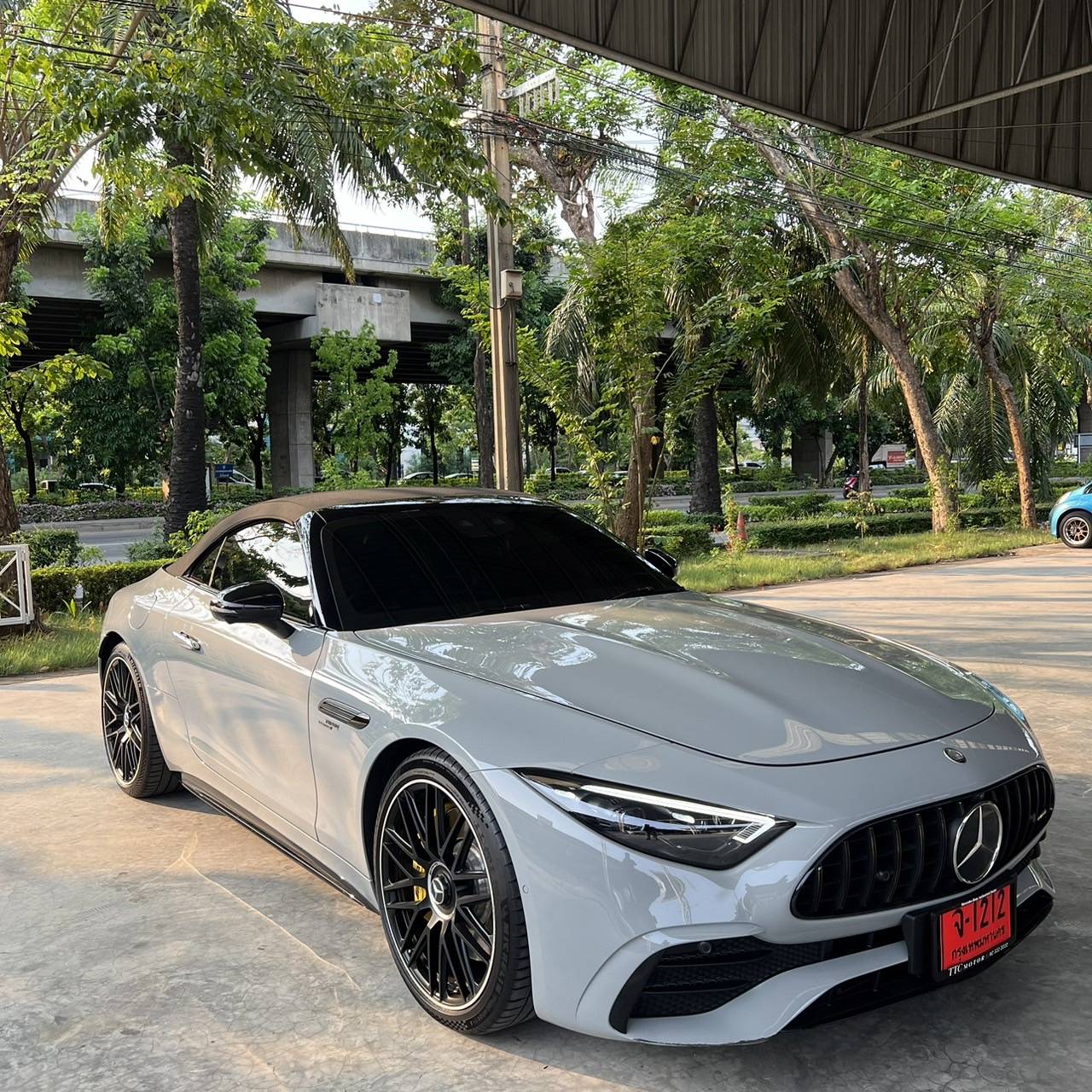 2023 Mercedes-Benz SL43 AMG night package สีเทา (รูปที่ 3)