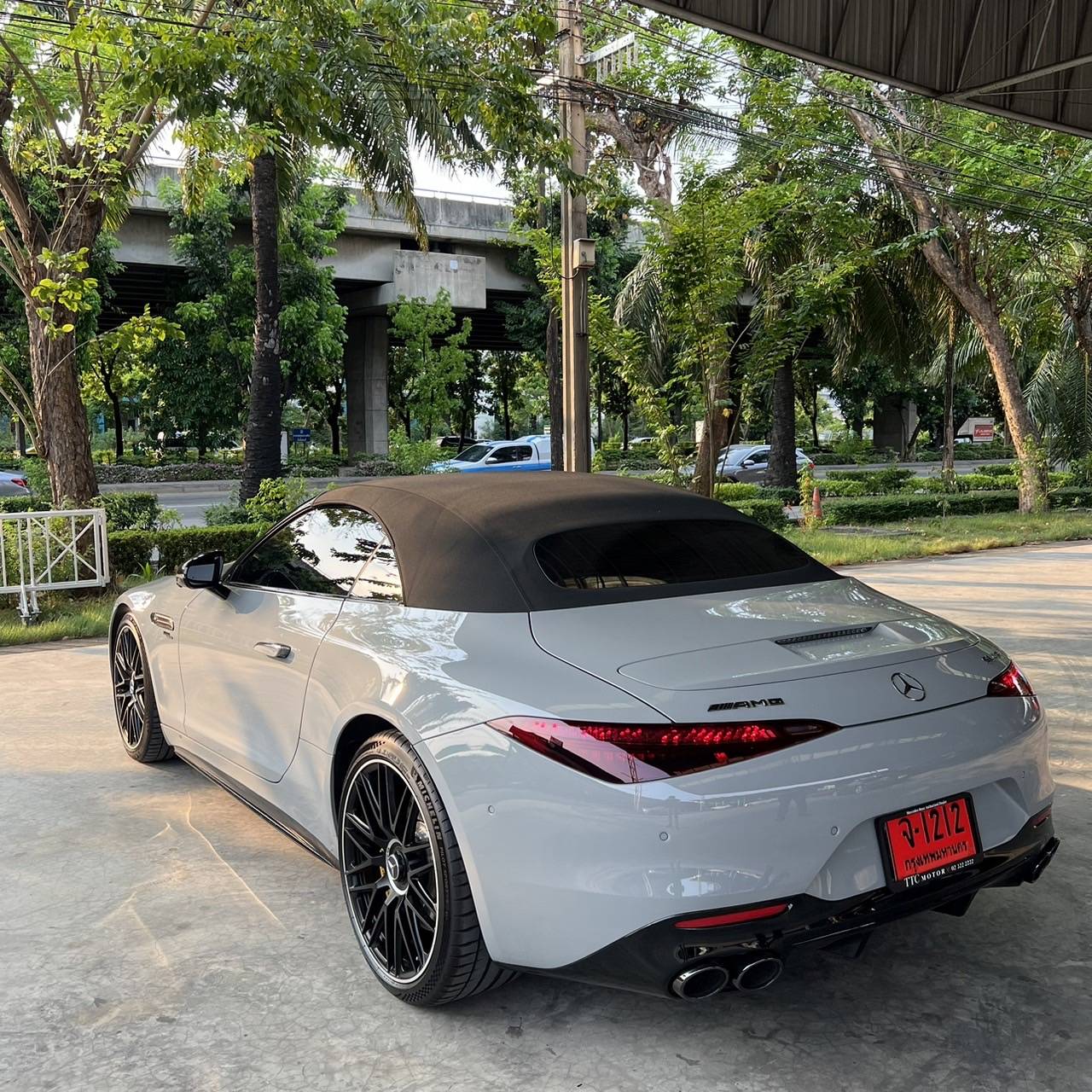 2023 Mercedes-Benz SL43 AMG night package สีเทา (รูปที่ 4)