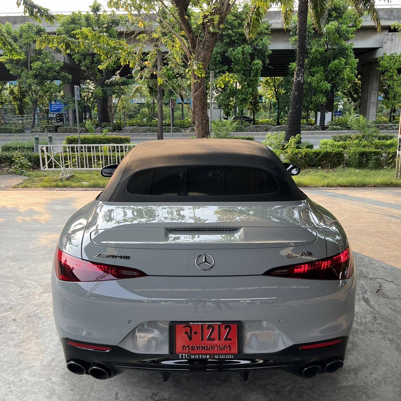 2023 Mercedes-Benz SL43 AMG night package สีเทา (รูปที่ 2)