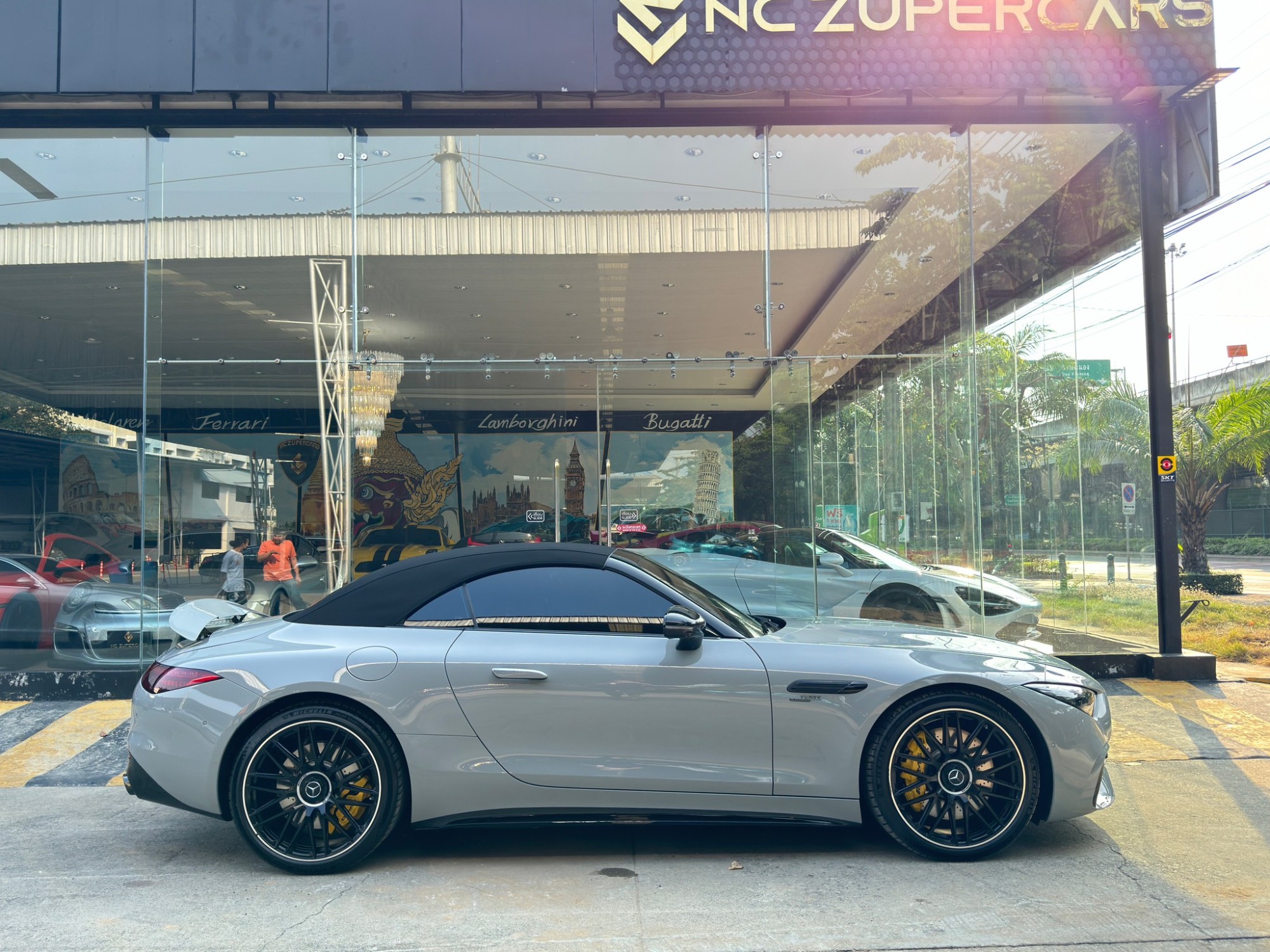 2023 Mercedes-Benz SL43 AMG night package สีเทา (รูปที่ 17)