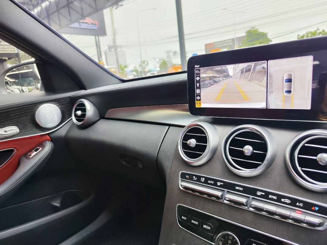 2021 Mercedes-Benz C-Class C 220 d สีขาว (รูปที่ 8)