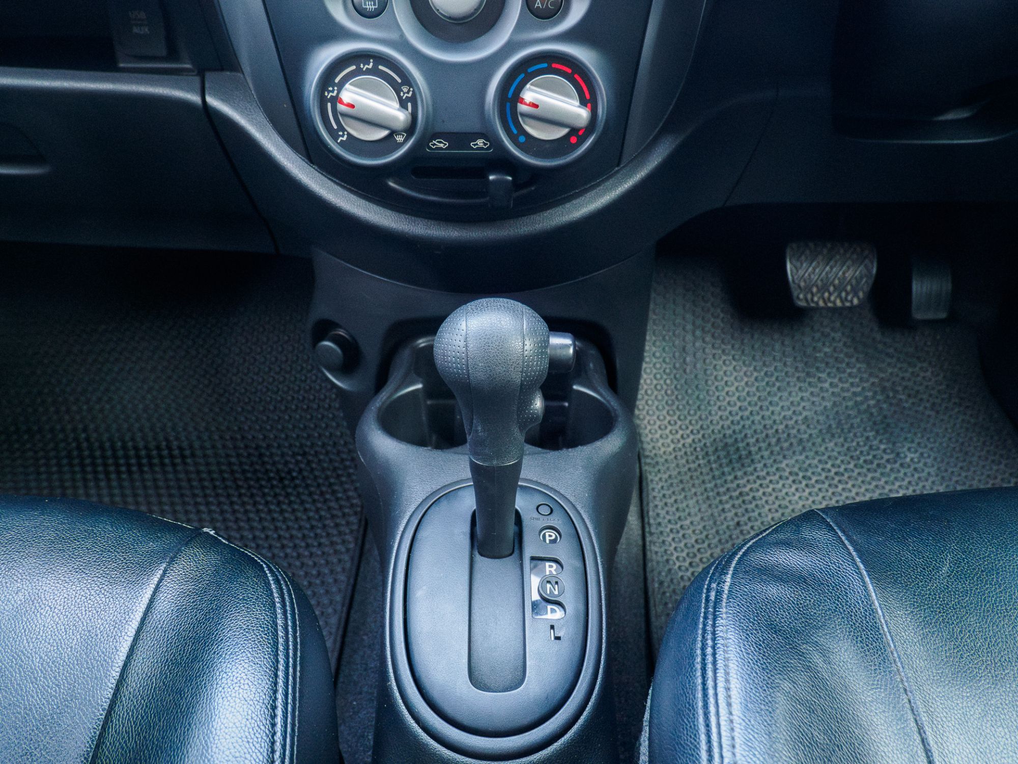 NISSAN MARCH 1.2EL (รูปที่ 12)