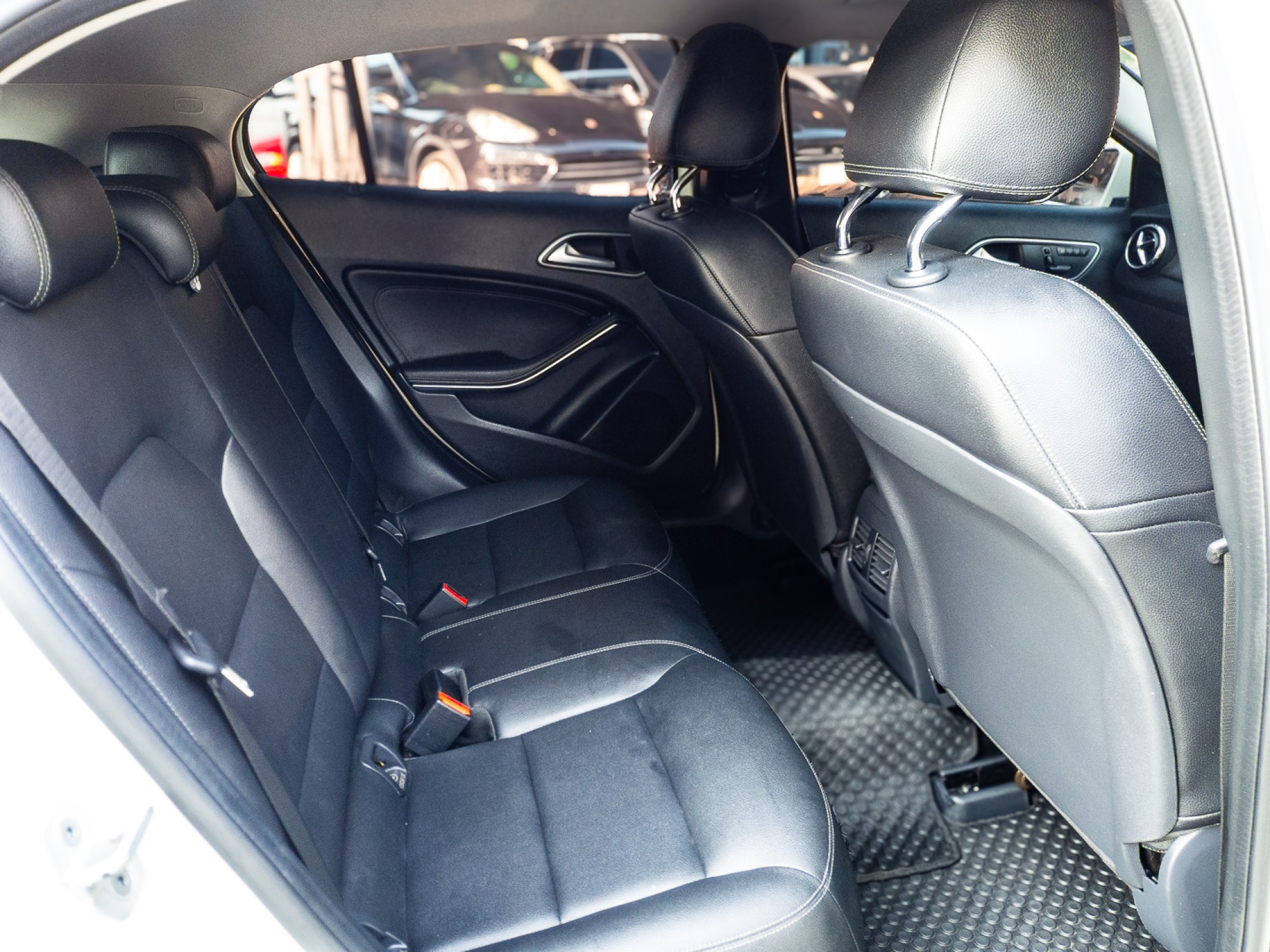 BENZ GLA 200 (รูปที่ 2)