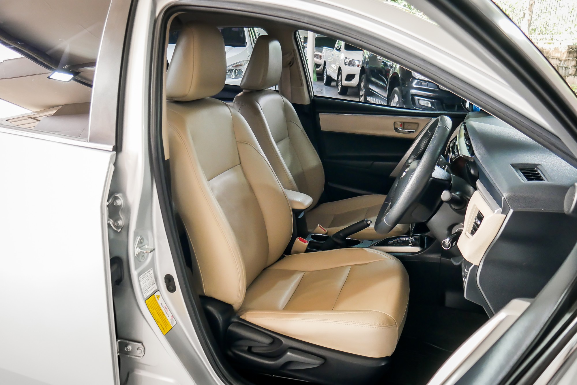 TOYOTA ALTIS 1.6 G AT สีเงิน ปี2014 (รูปที่ 6)