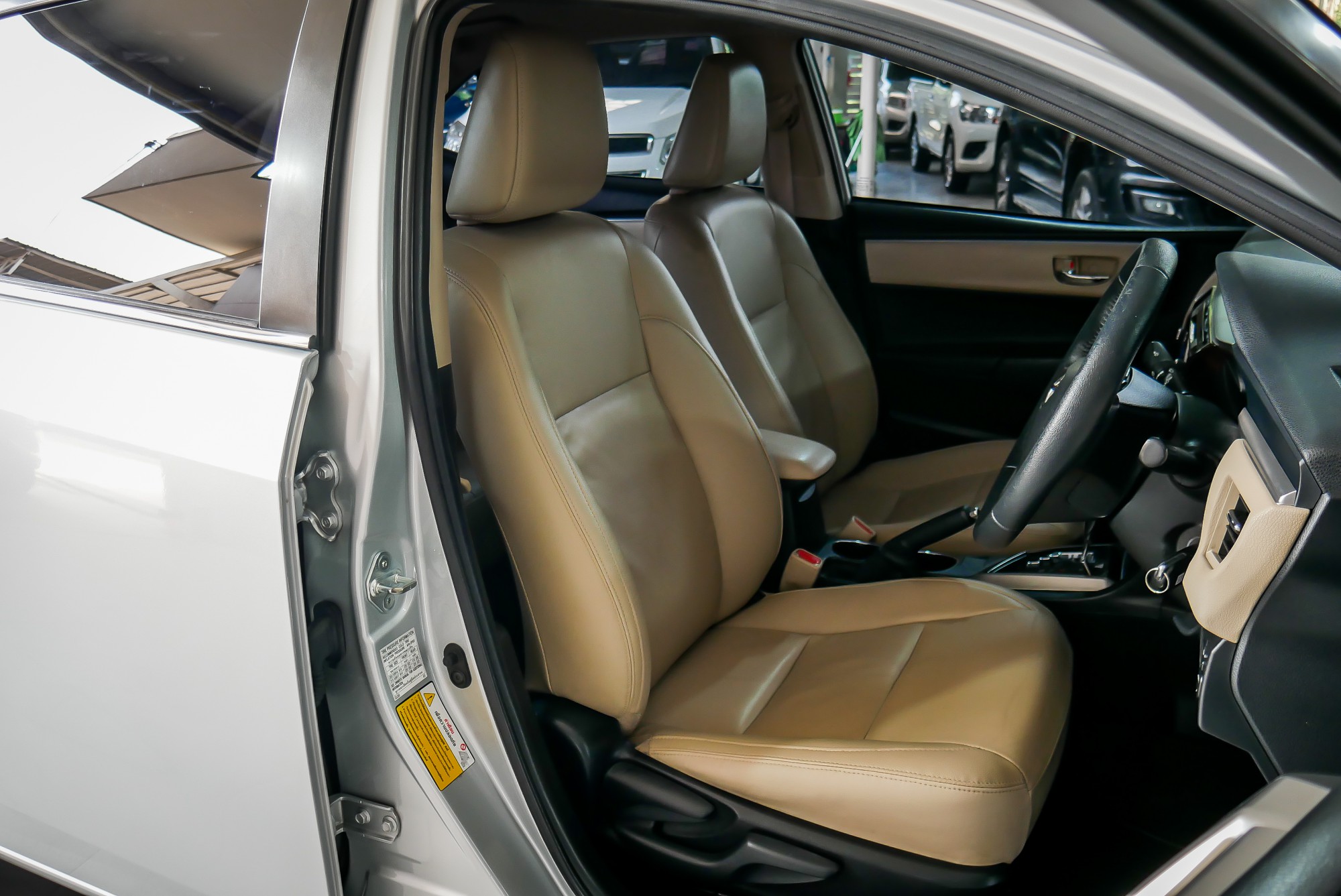 TOYOTA ALTIS 1.6 G AT สีเงิน ปี2014 (รูปที่ 5)