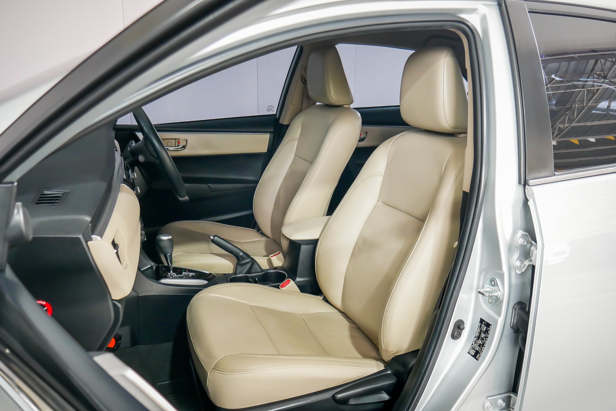 TOYOTA ALTIS 1.6 G AT สีเงิน ปี2014 (รูปที่ 7)
