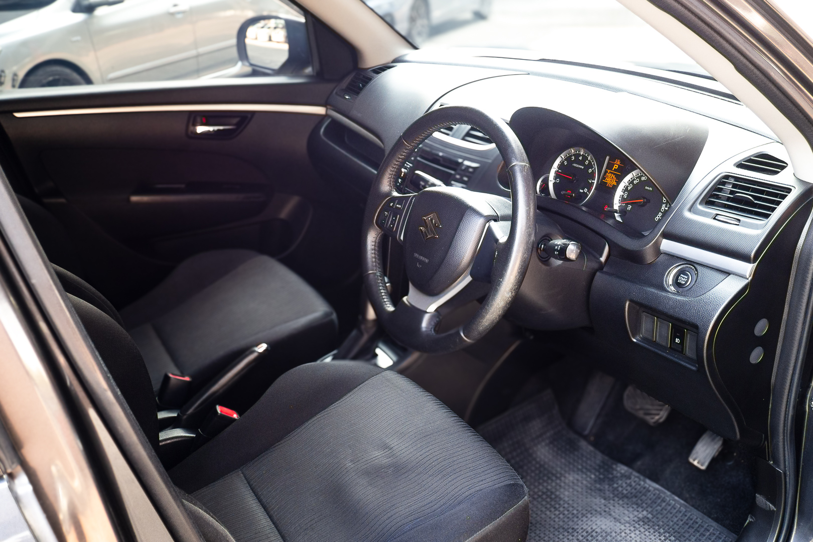 SUZUKI SWIFT 1.5GLX (รูปที่ 16)