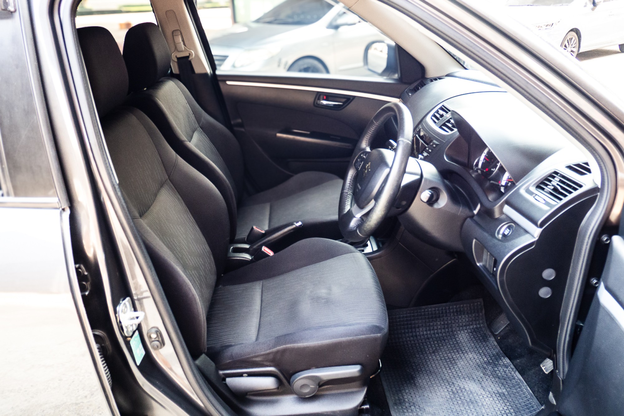 SUZUKI SWIFT 1.5GLX (รูปที่ 15)