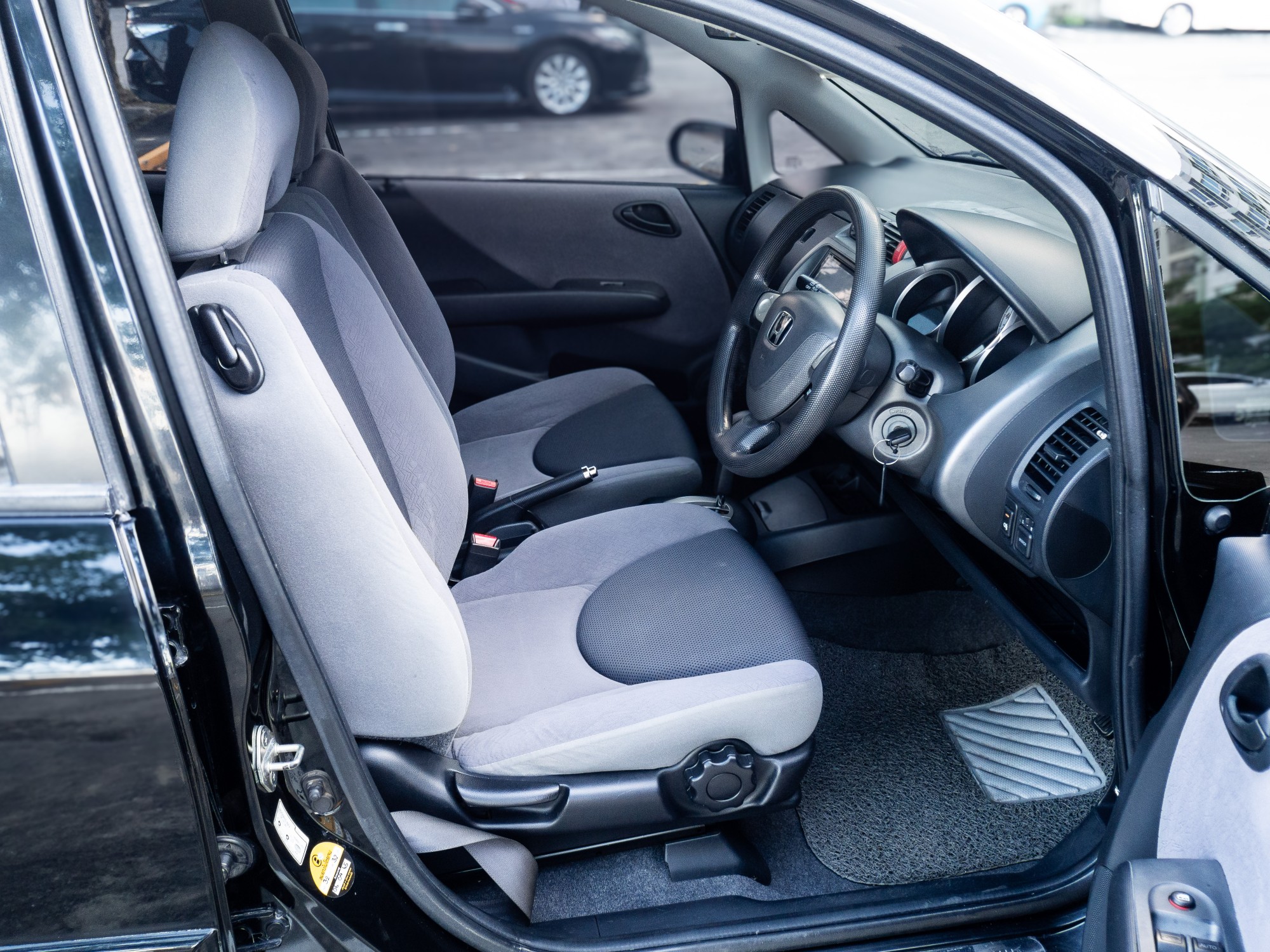 Honda Jazz 1.5V (รูปที่ 17)