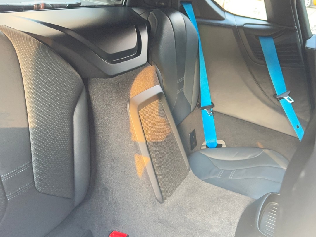 2015 BMW i8 สีเทา (รูปที่ 10)