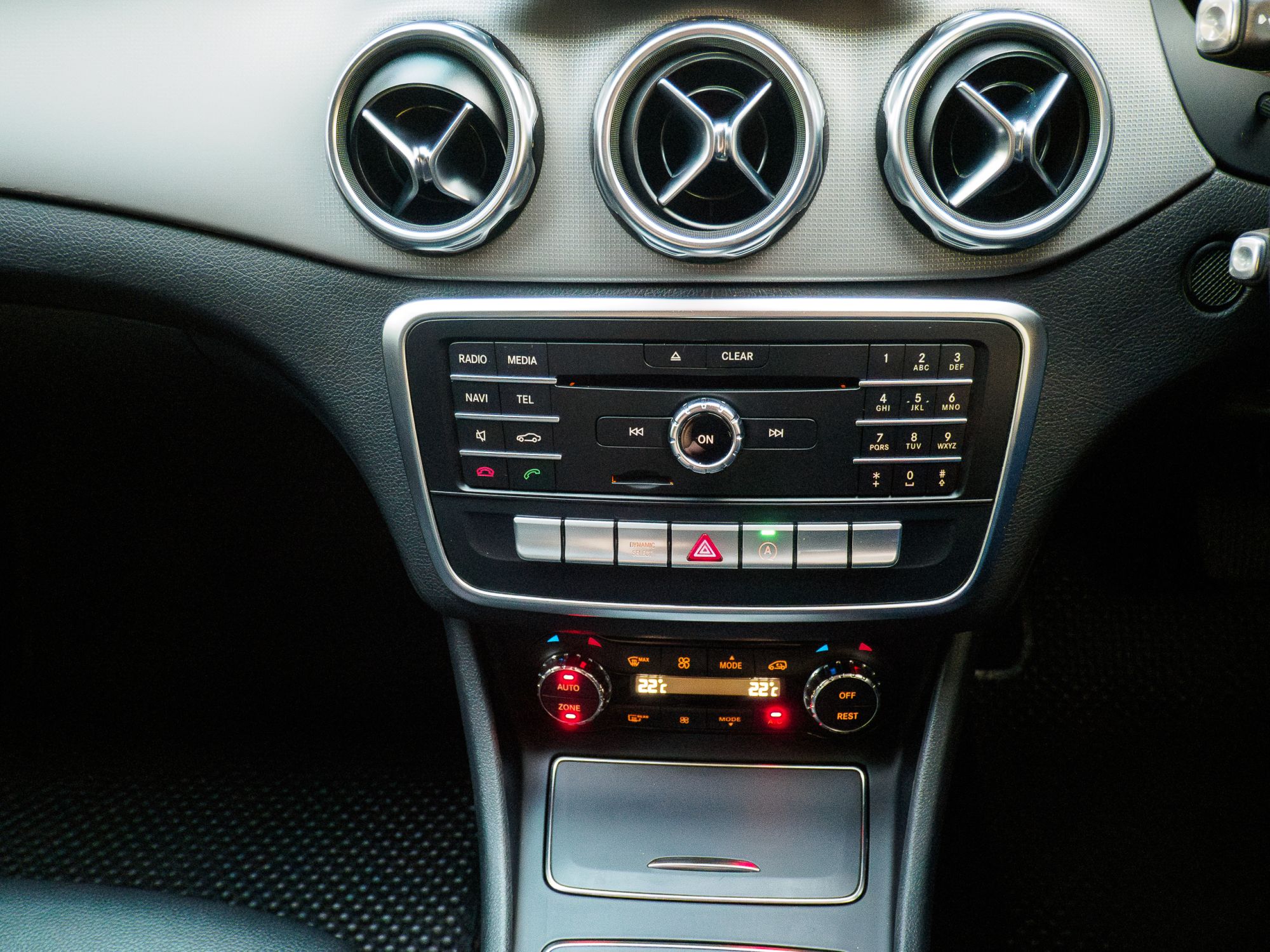 MERCEDES BENZ GLA200 (รูปที่ 22)