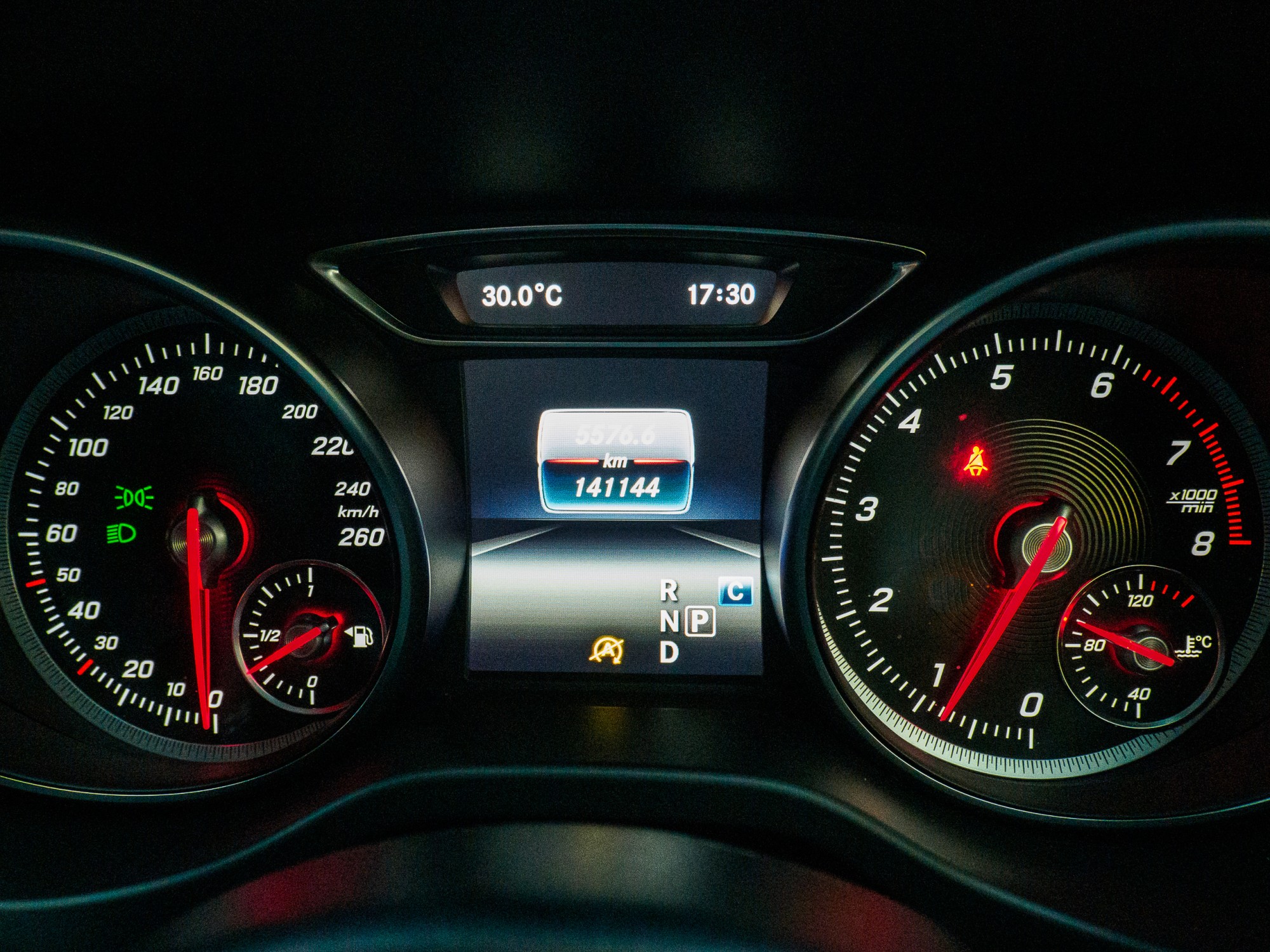 MERCEDES BENZ GLA200 (รูปที่ 21)