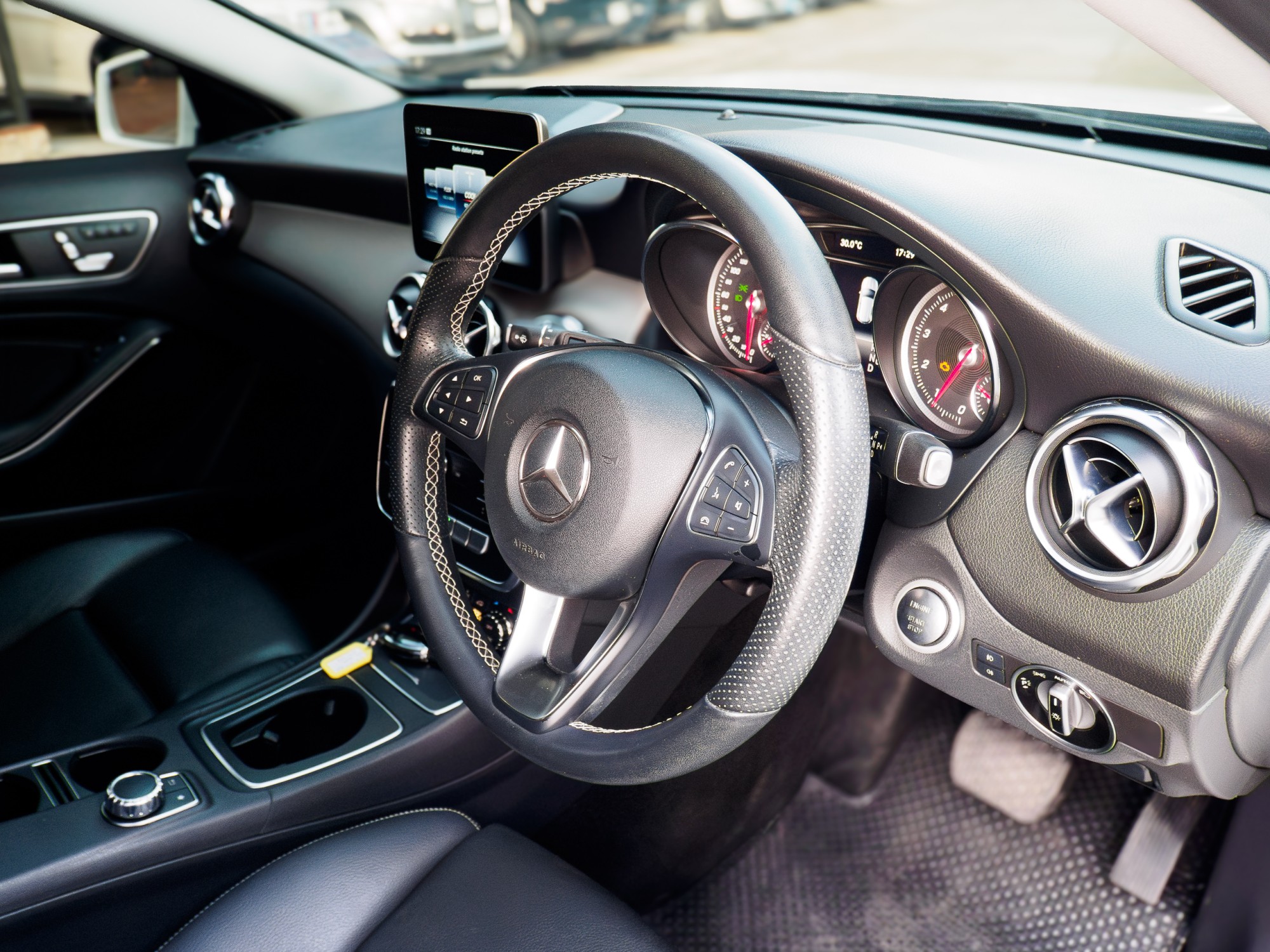 MERCEDES BENZ GLA200 (รูปที่ 19)