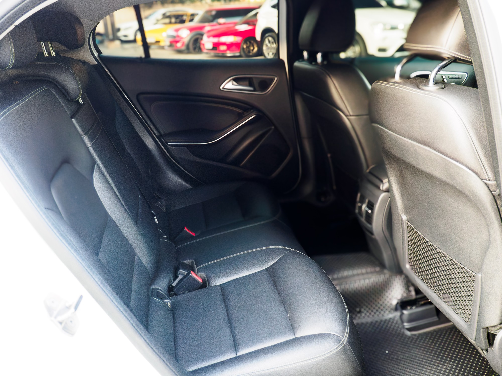 MERCEDES BENZ GLA200 (รูปที่ 24)