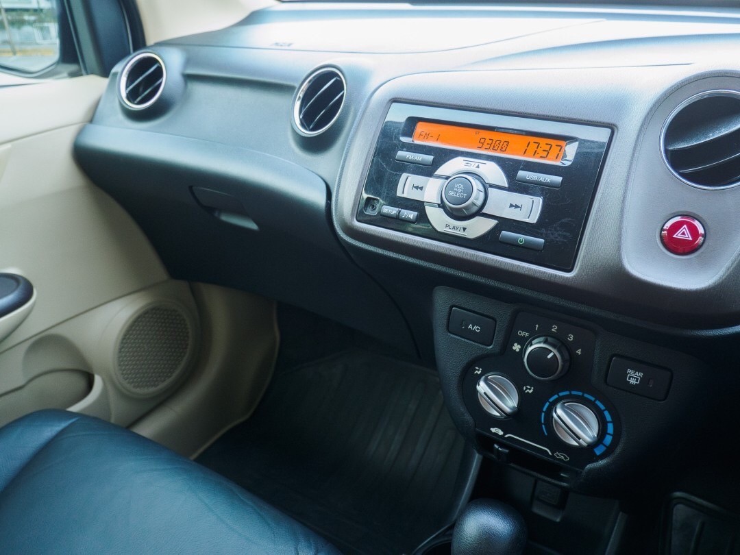 2013 Honda Brio Amaze สีขาว (รูปที่ 12)