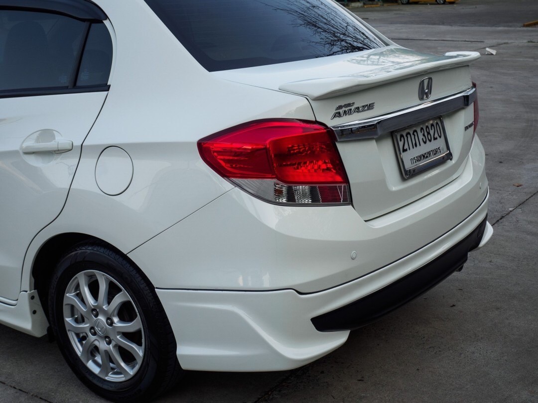 2013 Honda Brio Amaze สีขาว (รูปที่ 8)