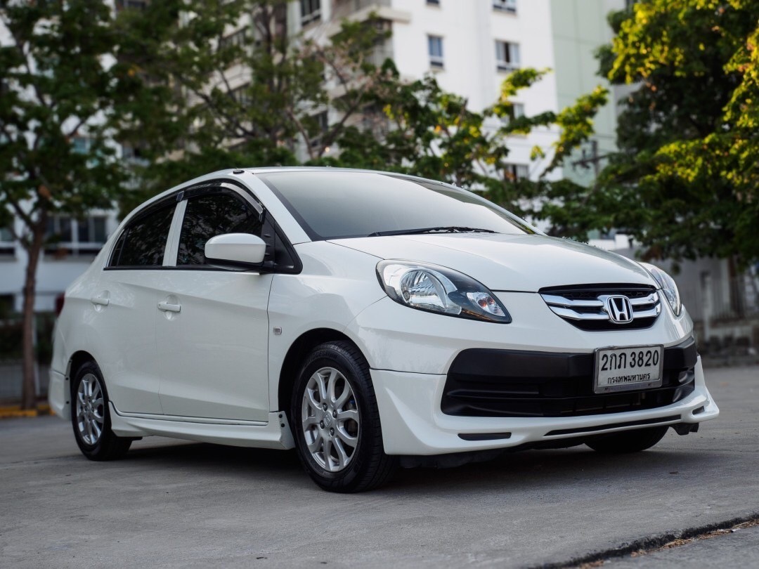 2013 Honda Brio Amaze สีขาว (รูปที่ 6)