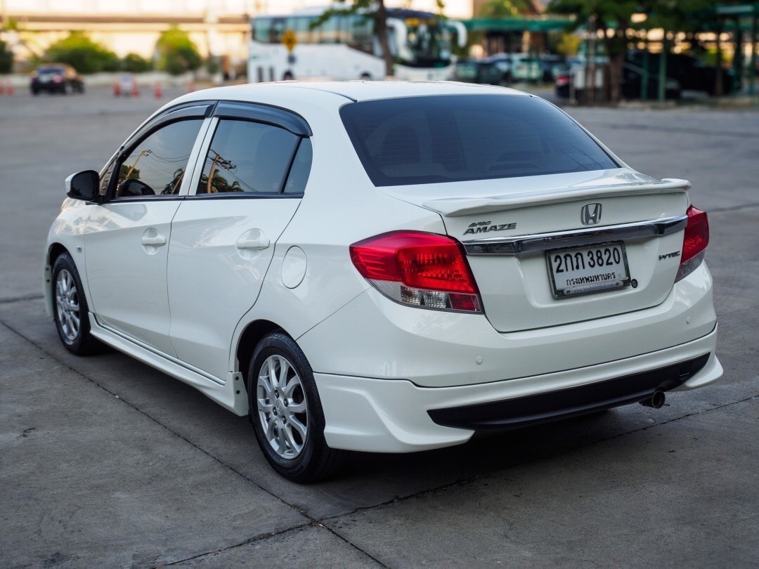 2013 Honda Brio Amaze สีขาว (รูปที่ 16)
