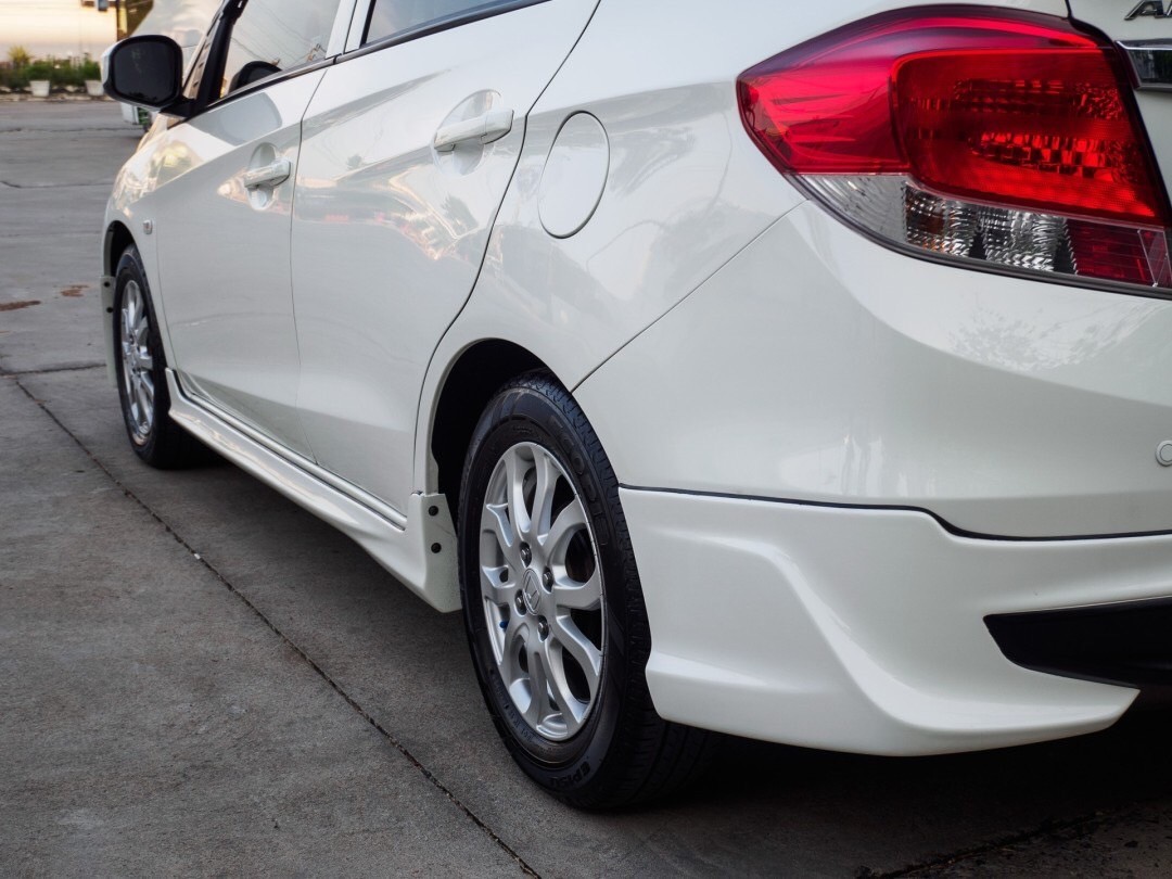 2013 Honda Brio Amaze สีขาว (รูปที่ 5)