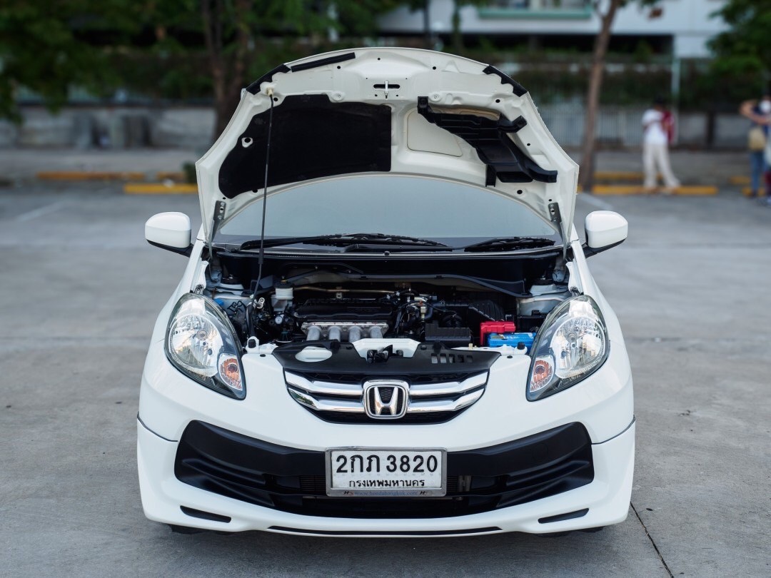 2013 Honda Brio Amaze สีขาว (รูปที่ 3)