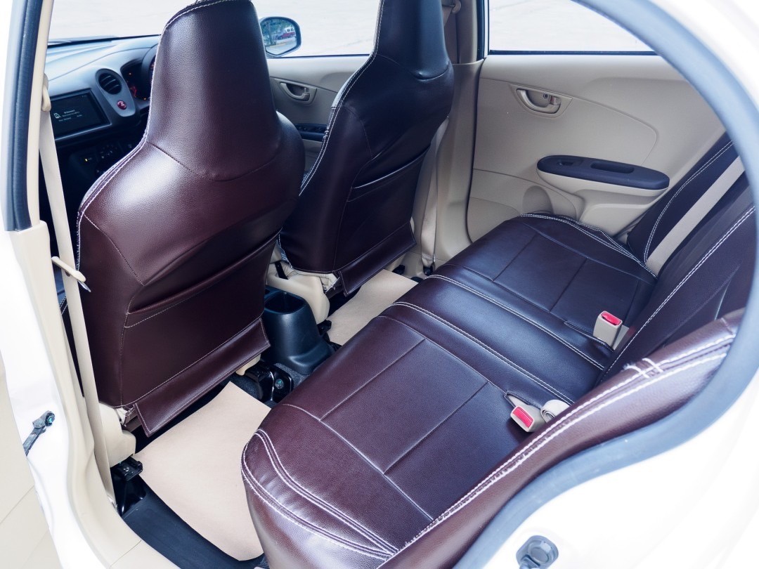 2013 Honda Brio Amaze สีขาว (รูปที่ 13)