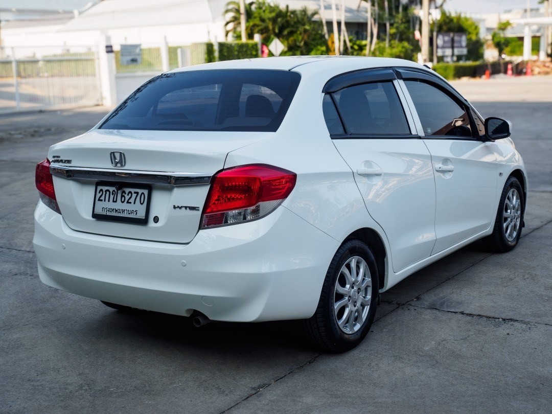 2013 Honda Brio Amaze สีขาว (รูปที่ 17)