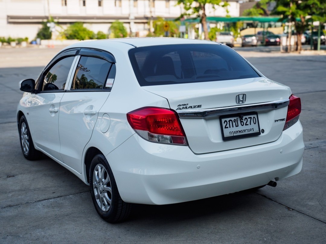 2013 Honda Brio Amaze สีขาว (รูปที่ 15)