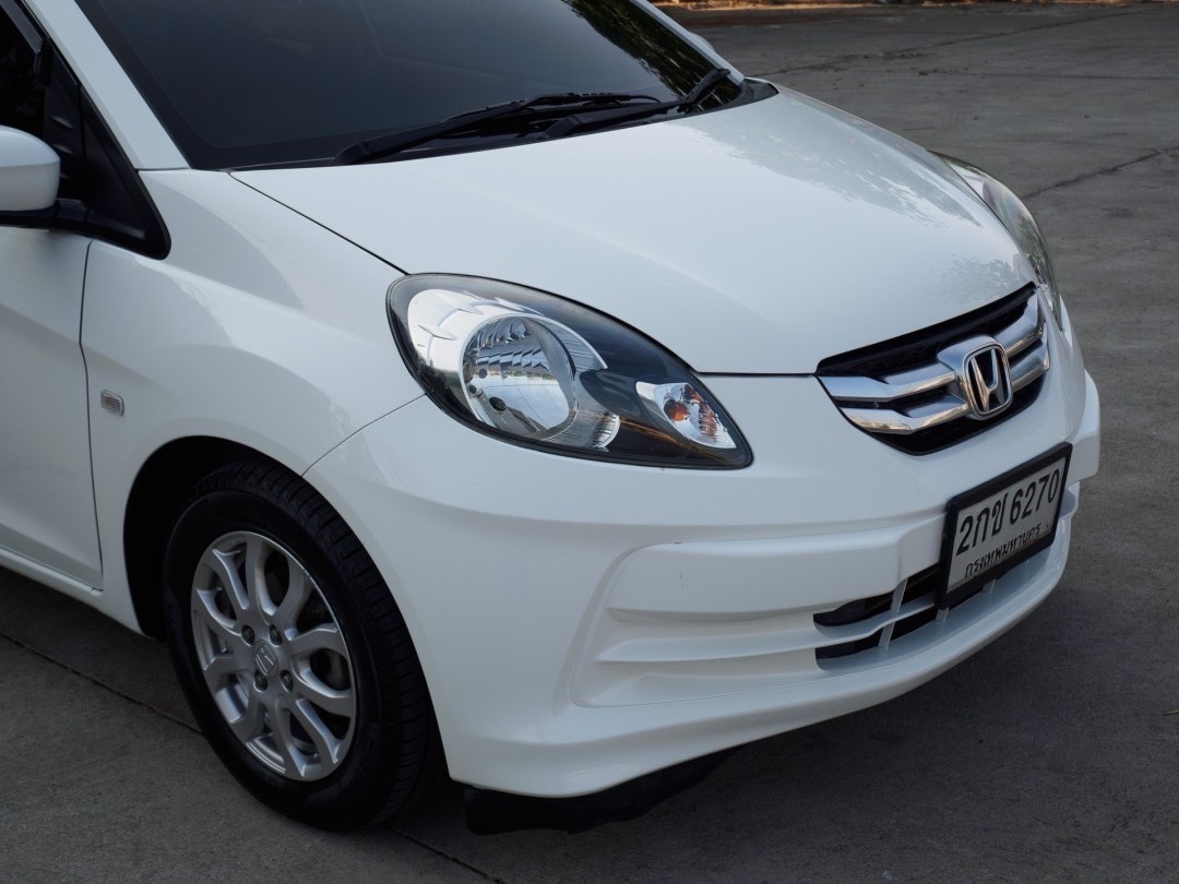 2013 Honda Brio Amaze สีขาว (รูปที่ 5)