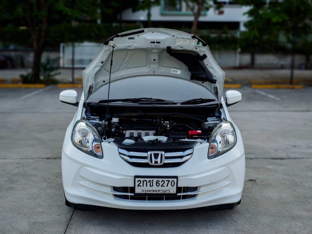 2013 Honda Brio Amaze สีขาว (รูปที่ 2)
