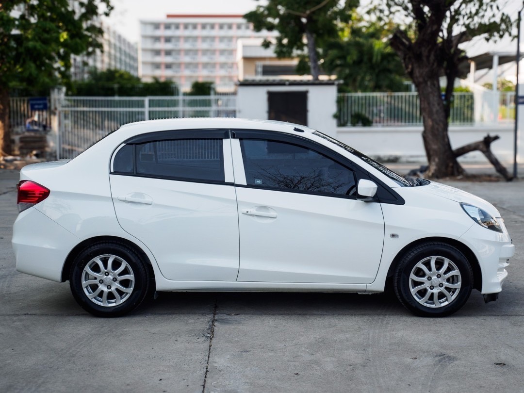 2013 Honda Brio Amaze สีขาว (รูปที่ 18)