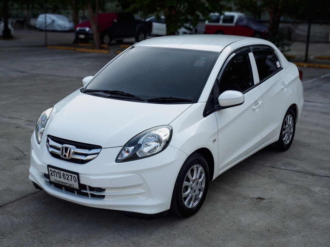 2013 Honda Brio Amaze สีขาว (รูปที่ 19)
