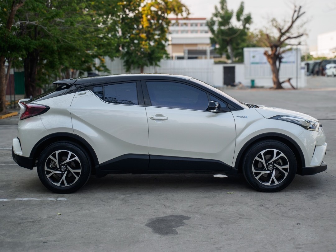 2019 Toyota C-HR สีขาว (รูปที่ 18)